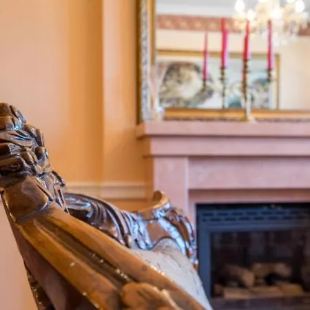 Luxury Baroque Interior In Perfect 1-bedroom Flat *