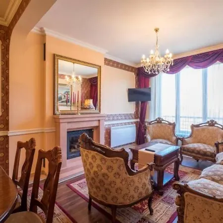 Apartment Luxury Baroque Interior In Perfect 1-bedroom Flat