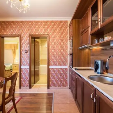 Luxury Baroque Interior In Perfect 1-bedroom Flat *