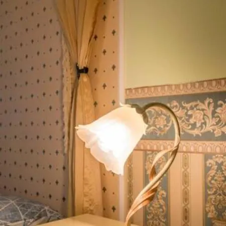 Luxury Baroque Interior In Perfect 1-bedroom Flat *