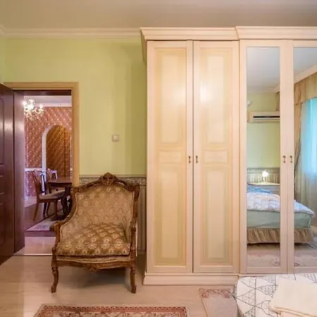 Luxury Baroque Interior In Perfect 1-bedroom Flat