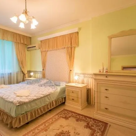 Luxury Baroque Interior In Perfect 1-bedroom Flat Apartment